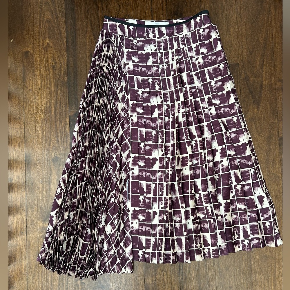 Victoria Victoria Beckham asymmetrical pleated skirt. Size 4.